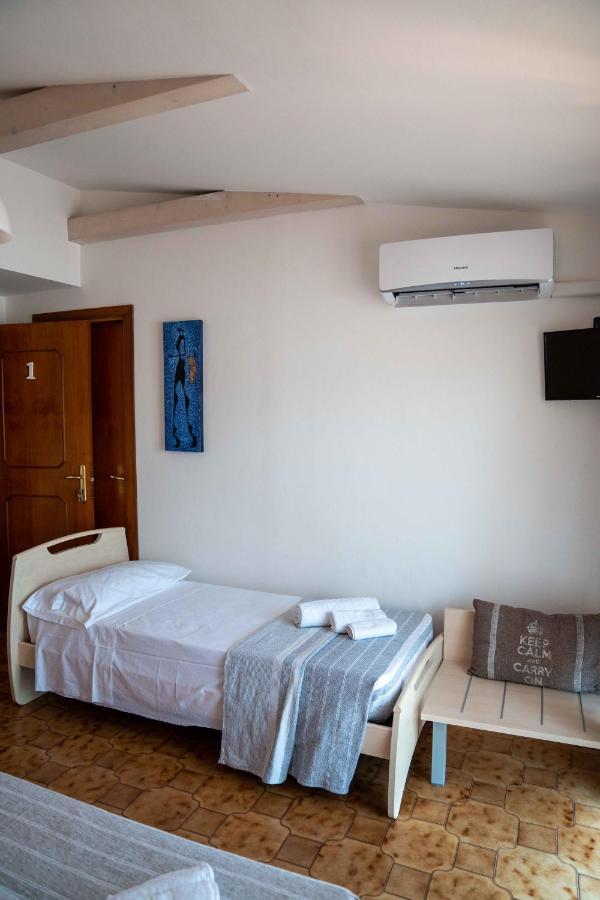Queen'S Bed & Breakfast Grisolia Luaran gambar